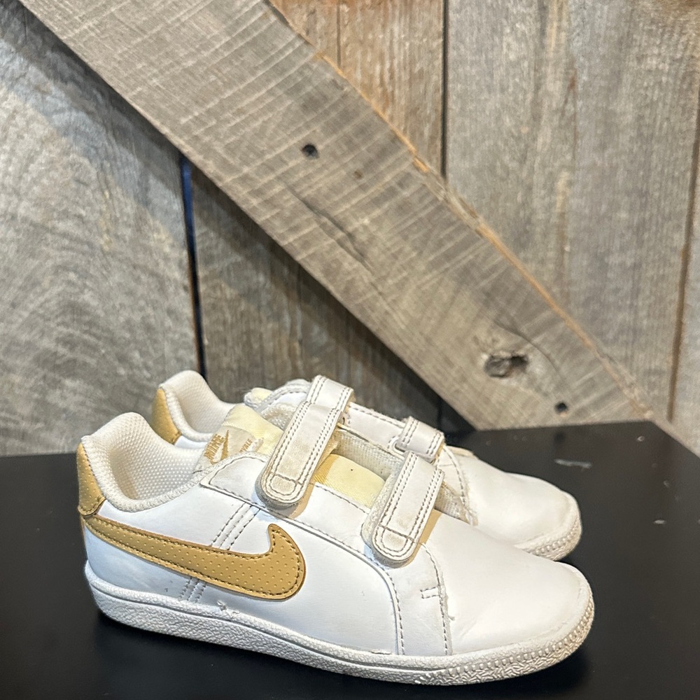 Nike Kids White and Gold Velcro Low-Top Sneakers